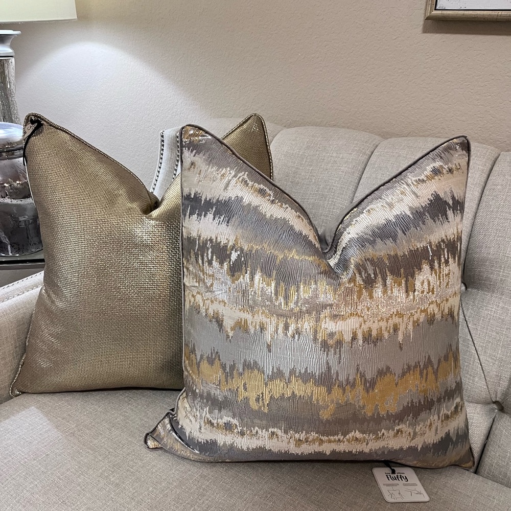 1-NWT GIGI CANTORI GOLD/SILVER LUXURY DECORATIVE PILLOW - Picture 7 of 17
